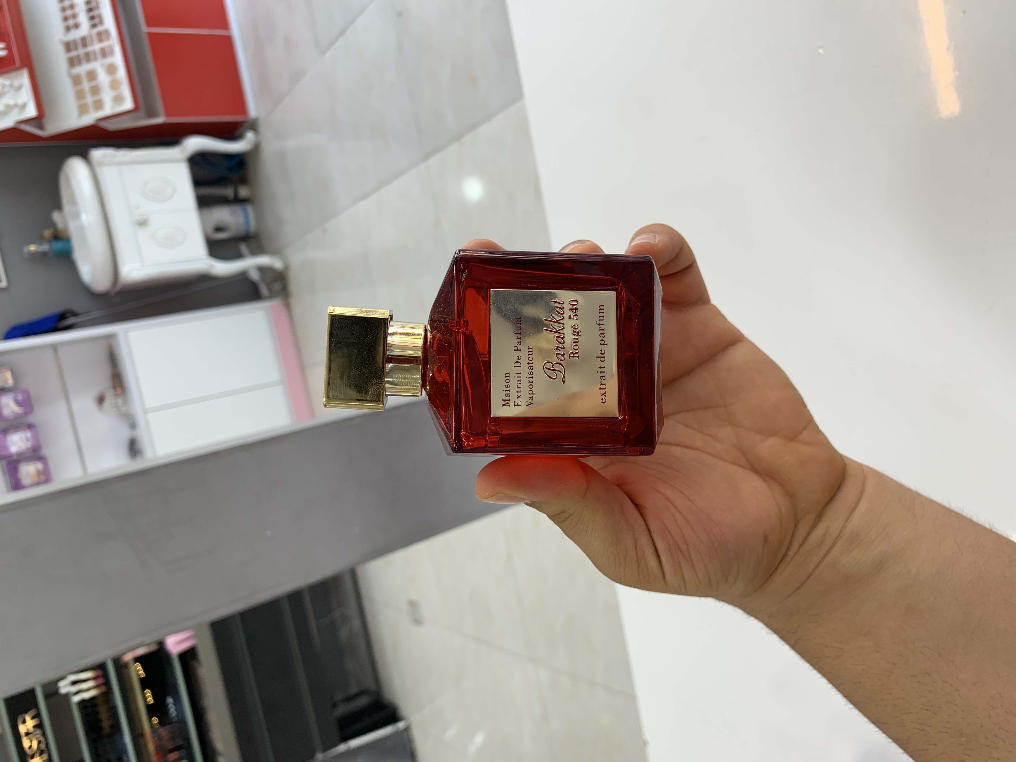 باکارات رژ۵۴۰قرمز از شرکت فرگرانس در حجم۱۰۰میل با رایحه گرم شیرین